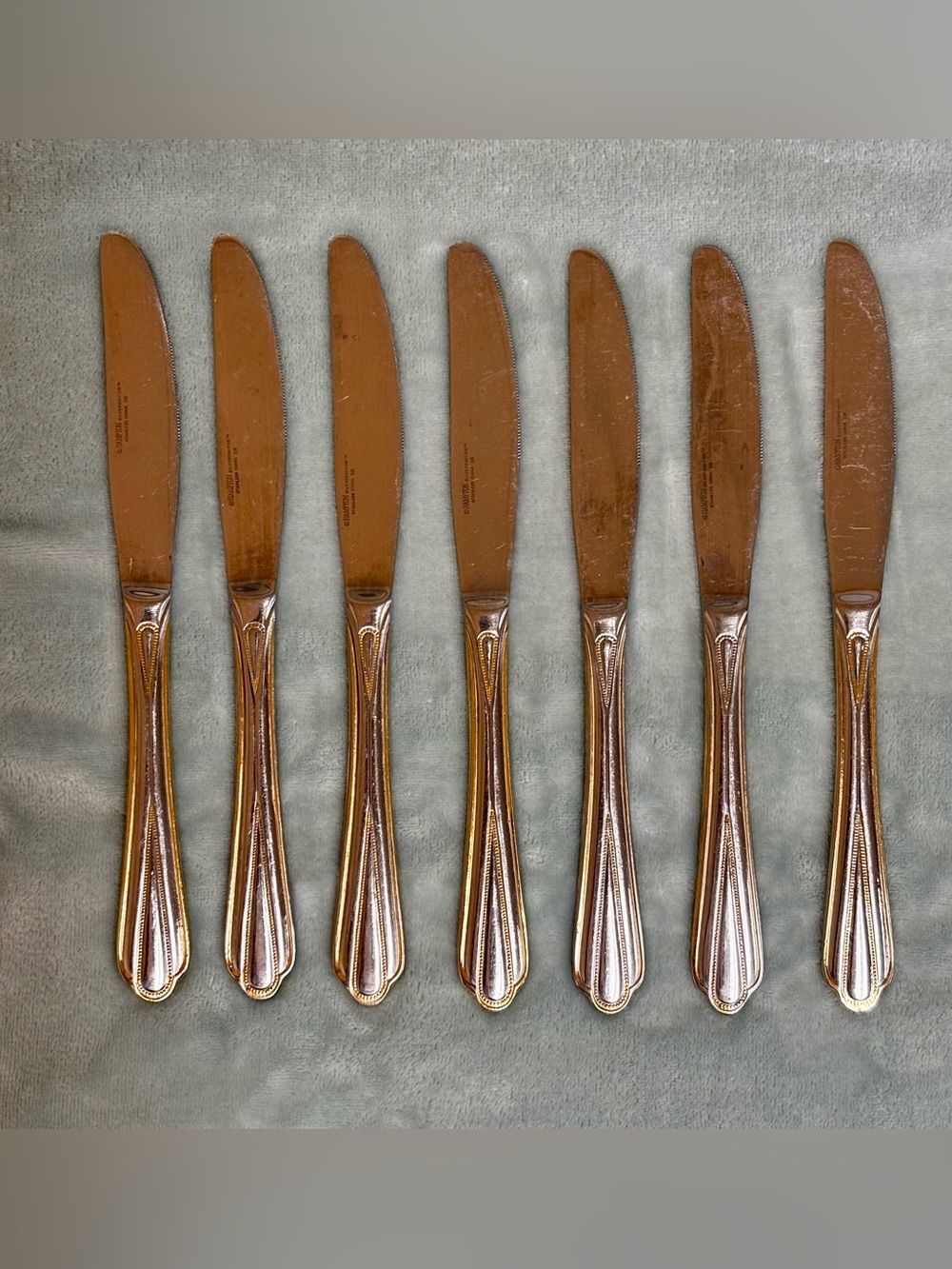 Hampton Silversmiths HSV209 Gold Accent Two Tone Stainless Knives Set of 7